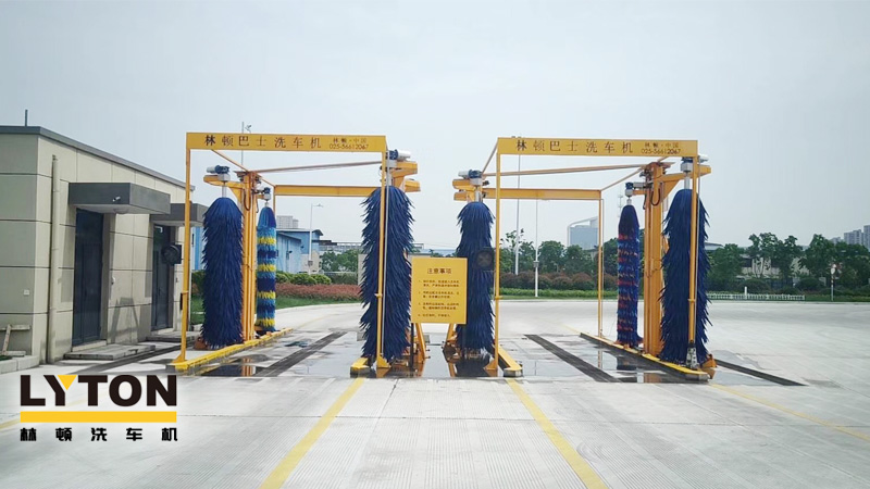 巴士、公交車用電腦洗車機，采用電腦控制，自動化程度高