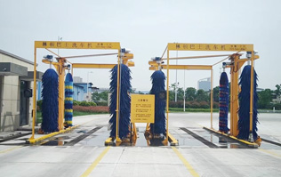 巴士、公交車用電腦洗車機(jī)，采用電腦控制，自動(dòng)化程度高