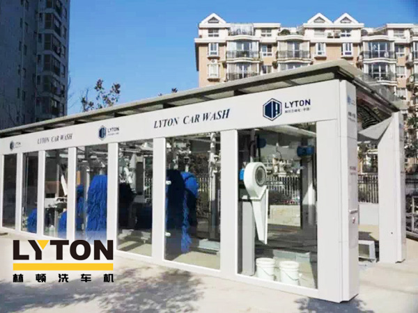 林頓fx80型隧道式電腦洗車機設備主要模塊包含高壓預洗系統(tǒng)、超柔側刷系統(tǒng)、泡沫清洗系統(tǒng)、亮光蠟系統(tǒng)、自動仿形風干系統(tǒng)、智能控制系統(tǒng)等。