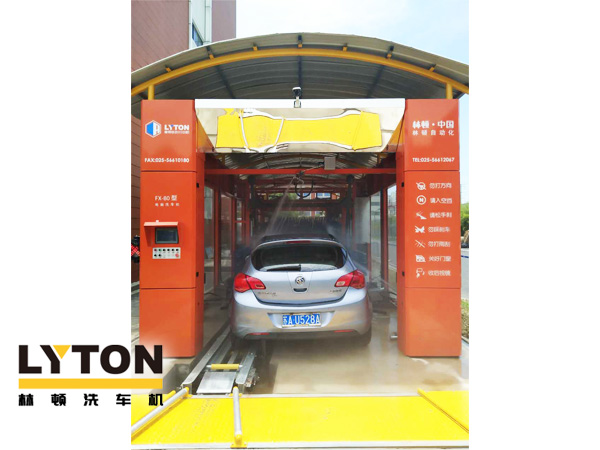 林頓fx80型隧道式電腦洗車機設備主要模塊包含高壓預洗系統(tǒng)、超柔側刷系統(tǒng)、泡沫清洗系統(tǒng)、亮光蠟系統(tǒng)、自動仿形風干系統(tǒng)、智能控制系統(tǒng)等。
