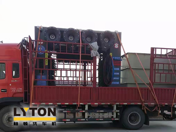 三十年煉化經驗,高清潔定制油品!小海豚Mini Dolphin油站選擇lyton龍門往復式全自動洗車機