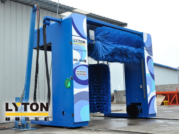 2019新款龍門往復式電腦洗車機整體熱浸鋅烤漆整機框架永不生銹。配泡棉軟刷、塑玻絲輪刷、低噪音固定式強力頂風機系統,設備經久耐用。