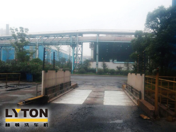 耗水量低至1-3L/輛,經濟型工程車輛自動洗輪機(輪胎及底盤沖洗)—林頓電腦洗車機榮譽出品