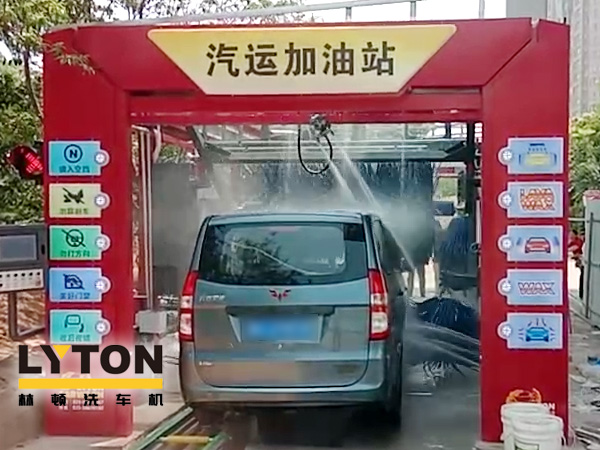 該機(jī)型框架采用的是FX-11系列隧道式連續(xù)洗車機(jī)框架材質(zhì),造型為FX-80系列隧道連續(xù)式洗車機(jī)機(jī)型樣式。FX-11和FX-80型兩者相結(jié)合。為林頓電腦洗車機(jī)推出的新品機(jī)型。