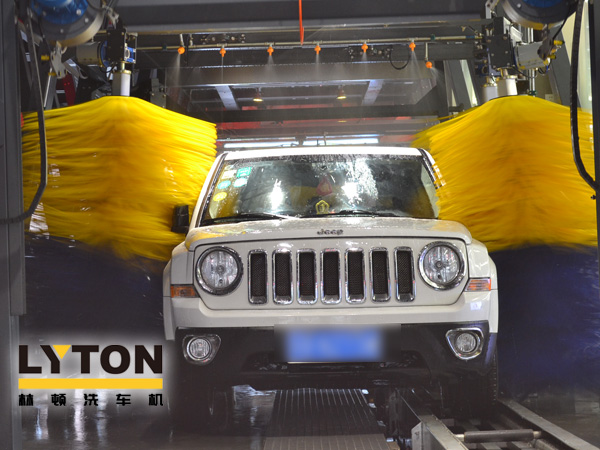 重要提醒！炎炎夏日，電腦洗車機設備洗車前務必記得先用玻璃水先冷卻擋風玻璃，防止玻璃爆裂！