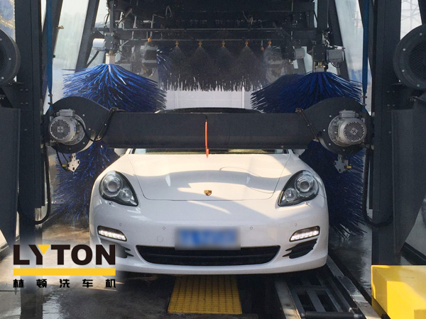 高效快捷,安全可靠!林頓FX11電腦洗車機(jī)高端車型清洗!