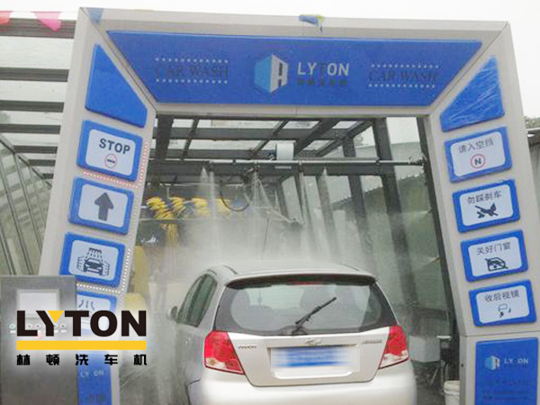 享受加油站全自動洗車機(jī)免費洗車過程中愛車勿熄火的原因看這里！