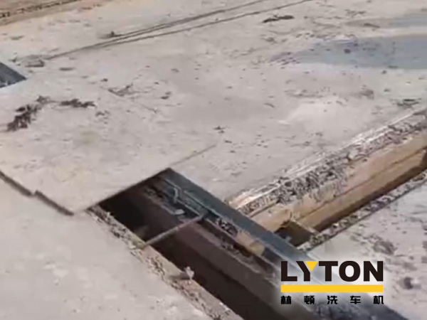 南通公交新裝配lyton大型通道式巴士洗車機，現(xiàn)洗車機基礎(chǔ)建設(shè)已完工，待發(fā)貨安裝