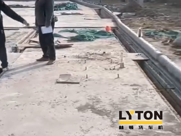 南通公交新裝配lyton大型通道式巴士洗車機，現(xiàn)洗車機基礎(chǔ)建設(shè)已完工，待發(fā)貨安裝