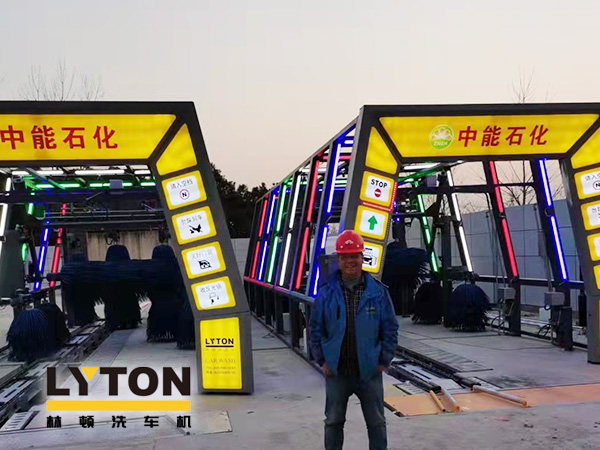 疫情時期,為減少人員接觸,加油站“無接觸”智能全自動洗車機(jī)服務(wù)受車主青咪