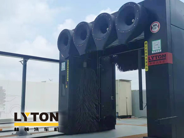 林頓龍門往復式全自動洗車機全過程自動控制運行！快捷可靠性好！設備外觀美觀大方！