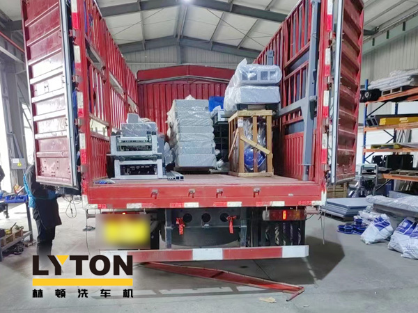 眾多加油站及公司自動洗車設備的供應商！品質肯定！林頓全自動洗車機發貨現場